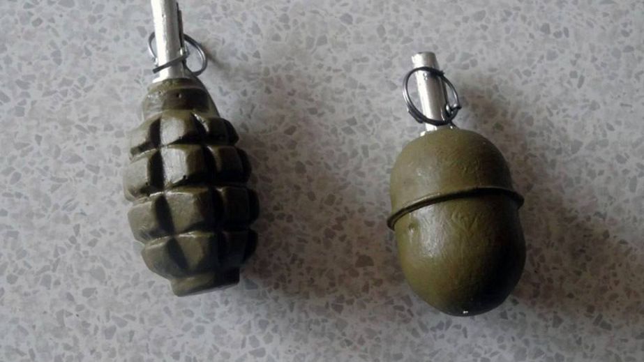 У Дніпрі на Вокзальній площі виявили дві гранати