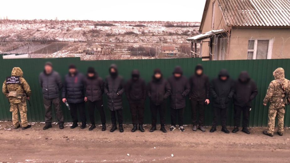 Намагалися незаконно потрапити до Молдови: прикордонники затримали жителів Дніпропетровщини (ВІДЕО)