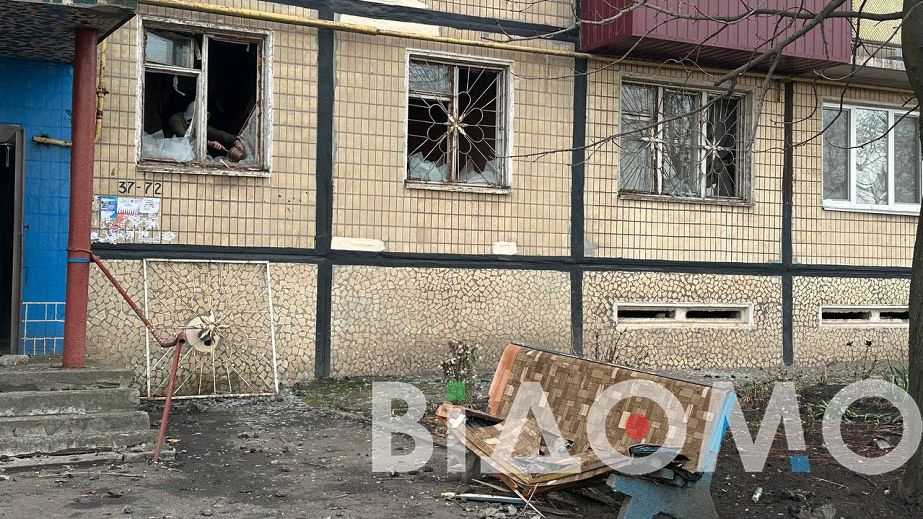 Ракетный удар по Кривому Рогу: выбитые окна, разбиты витрины и автомобили (ФОТО, ВИДЕО)