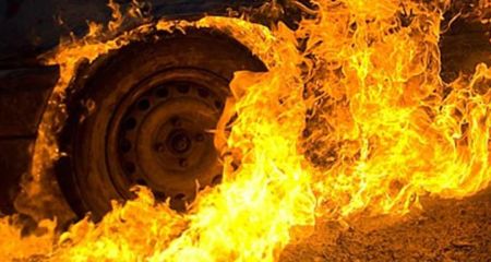 В Днепре на Слобожанском проспекте во время движения загорелся грузовик (ФОТО, ВИДЕО)