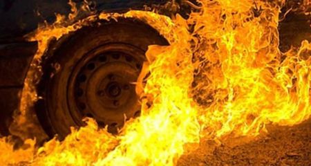 В Днепре посреди дороги загорелся автомобиль (ВИДЕО)