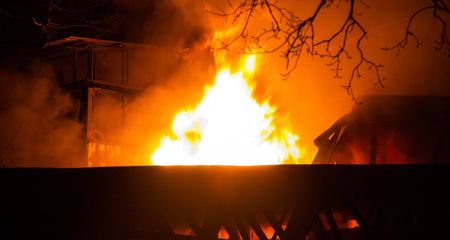 В Днепре бездомные спровоцировали пожар в доме (ВИДЕО)