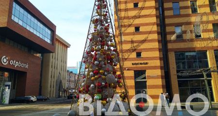 Одинокий Атлант і вільне місце для селфі: як Дніпро прожив 1 січня (ФОТО)