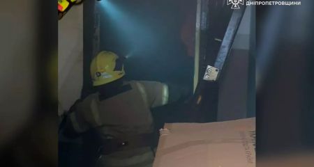 У Кривому Розі подружжя врятували з палаючої квартири під час пожежі (ФОТО)
