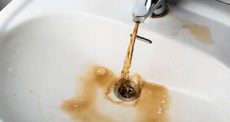 В одному з районів Дніпра з кранів тече квас замість води (ВІДЕО)