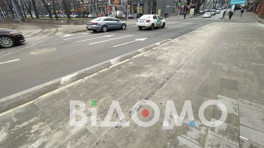 На центральном проспекте Днепра понизили переходы и расширили тротуар (ФОТО, ВИДЕО)