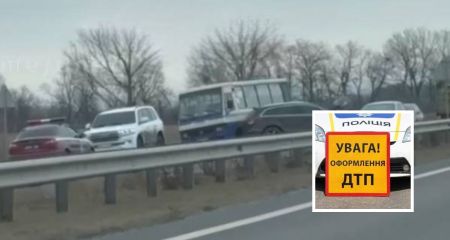 На трасі Дніпро - Павлоград сталася серйозна аварія за участі рейсового автобуса (ФОТО, ВІДЕО)