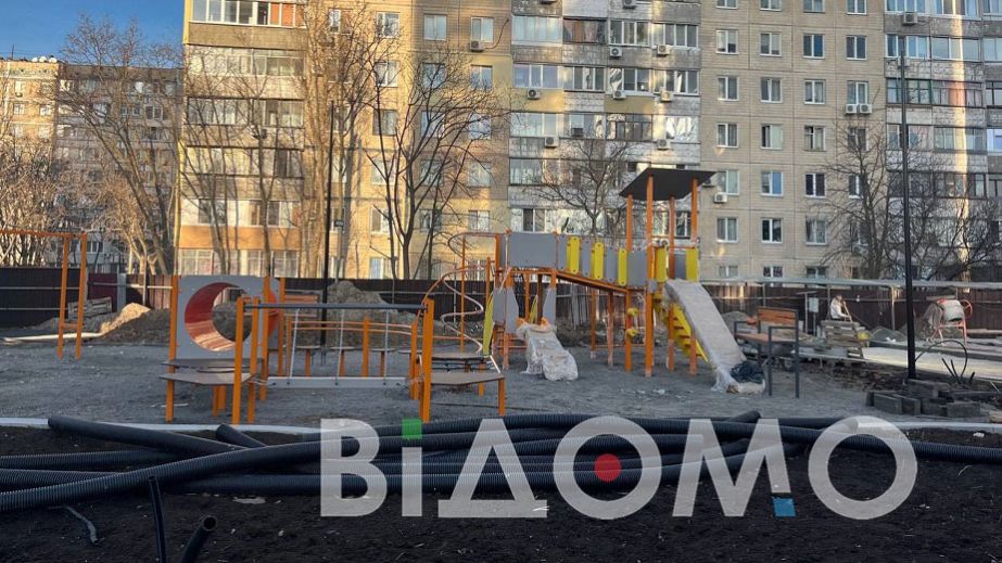 На лівому березі Дніпра облаштовують новий сквер (ФОТО, ВІДЕО)