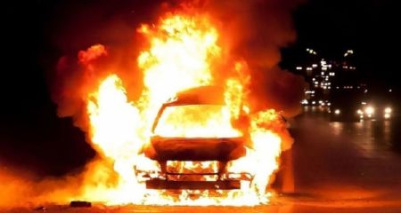 В Днепре снова подожгли автомобиль военных ВСУ (ВИДЕО)