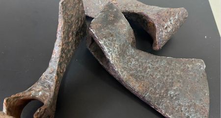 Из Днепра в США пытались вывезти старинные топоры казацкого времени и Киевской Руси (ФОТО)