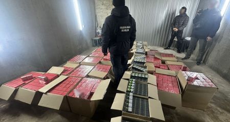 У Дніпрі накрили склад з контрафактними цигарками: масштаби вражають (ФОТО, ВІДЕО)