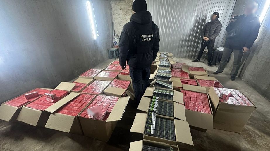В Днепре накрыли склад с контрафактными сигаретами: масштабы впечатляют (ФОТО, ВИДЕО)