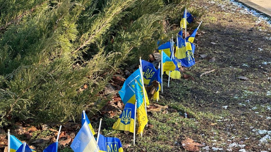 У Марганці невідомі зруйнували меморіал загиблим захисникам України (ФОТО)