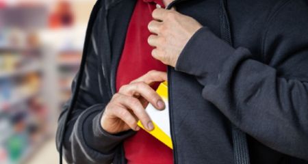 Передумав платити: у Дніпрі чоловік хотів купити ліки в аптеці, а потім просто вкрав (ВІДЕО)