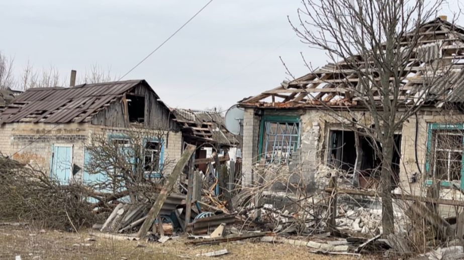 Як виглядає зруйноване село без людей на межі Дніпропетровської та Донецької областей (ВІДЕО)