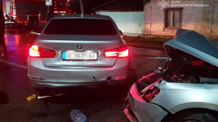 У Павлограді неподалік вокзалу сталася смертельна ДТП за участі трьох автомобілів (ФОТО)