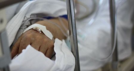 Во время эвакуации людей оторвало руку и ногу: в Днепре спасают волонтера из Великобритании (ФОТО)