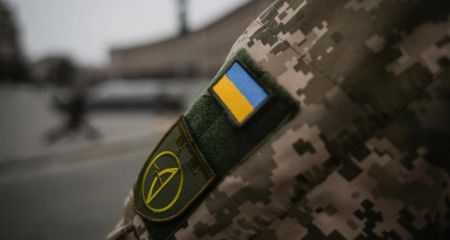 У Дніпрі чоловік тікав від ТЦК і потрапив під автомобіль (ВІДЕО)