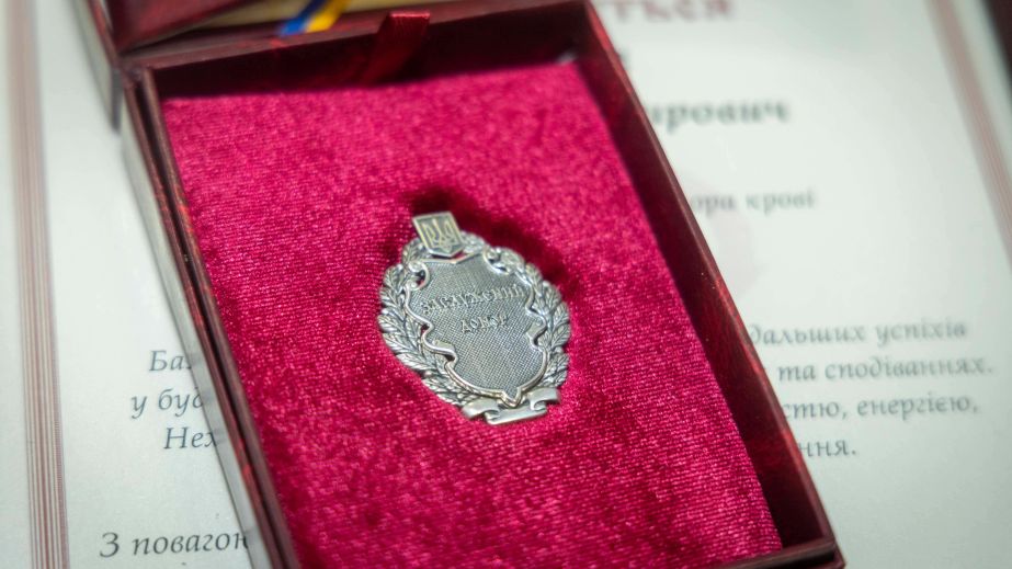 В Днепре наградили почетных и заслуженных доноров крови