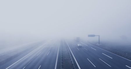 Дороги Днепропетровщины окутал густой туман (ВИДЕО)