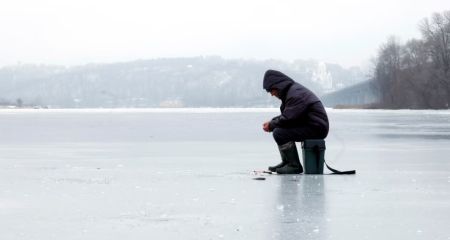 У Кривому Розі з води дістали тіло рибалки, який провалився під кригу