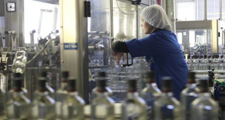 На Дніпропетровщині анулювали ліцензію відомому виробнику алкоголю та звільнили впливового податківця