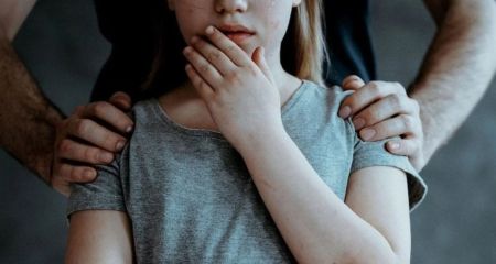 Житель Дніпра розбещував двох малолітніх дівчаток у Мукачеві
