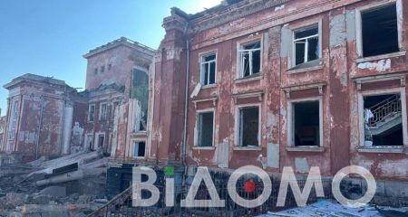 Ракетный удар по Кривому Рогу: разрушенные дома и иссеченные стены (ФОТО, ВИДЕО)