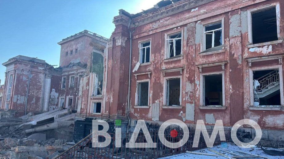 Ракетний удар по Кривому Рогу: зруйновані будинки і посічені стіни (ФОТО, ВІДЕО)