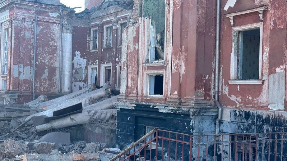 Парамедики показали перші хвилини після ракетного удару по Кривому Рогу (ВІДЕО)