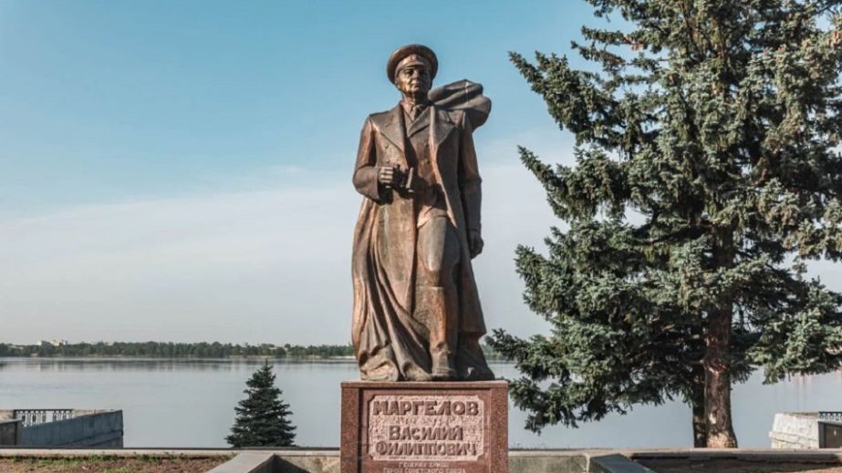 Деколонізація триває: активісти вимагають демонтувати ще два пам’ятники у Дніпрі