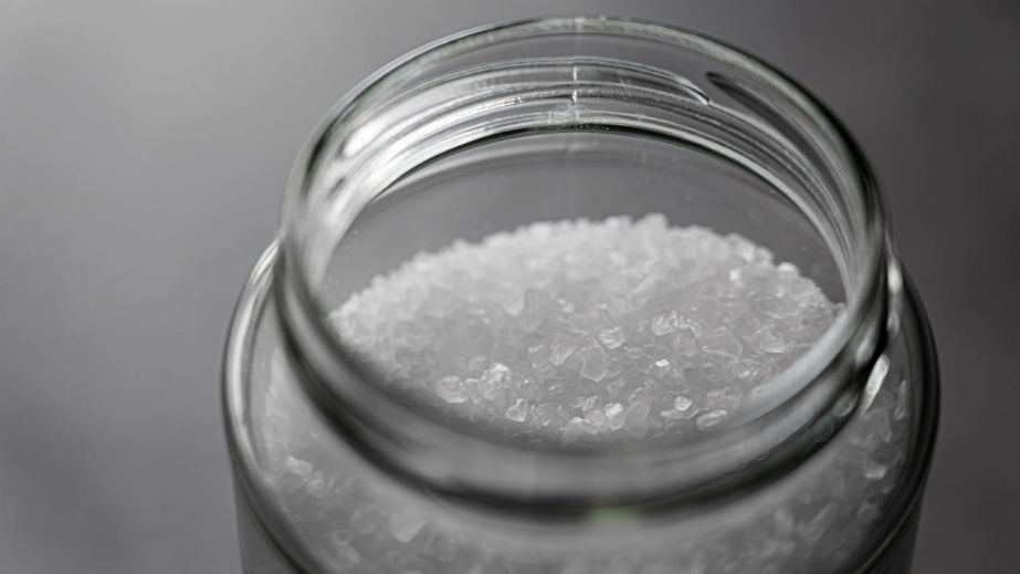 В популярных магазинах Днепра продают соль с опасными компонентами (ФОТО)