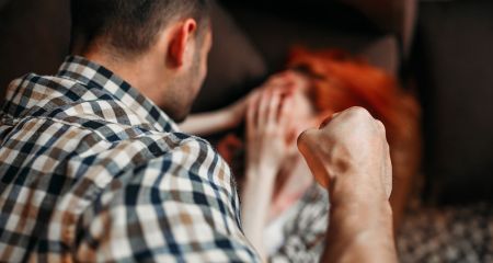 На Дніпропетровщині медики врятували жінку, яку на очах у дітей побив чоловік