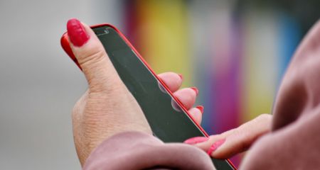 У Кам'янському жінка обікрала нетверезу подругу, поки та спала