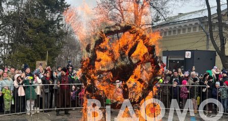 Палаюче колесо і дерева надії: як у Дніпрі зустрічали весну (ФОТО, ВІДЕО)