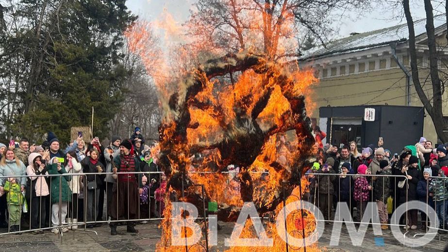 Палаюче колесо і дерева надії: як у Дніпрі зустрічали весну (ФОТО, ВІДЕО)