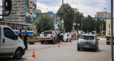 У Дніпрі на Донецькому шосе зіткнулися чотири автівки