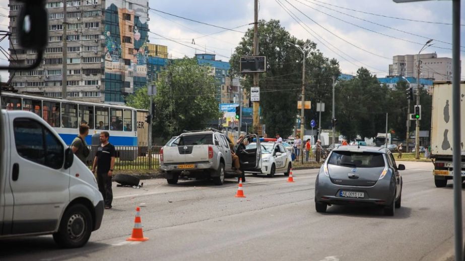 В Днепре на Донецком шоссе столкнулись четыре автомобиля
