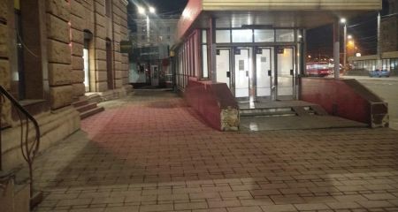 Троє молодиків пограбували чоловіка на вокзалі Дніпра (ФОТО)
