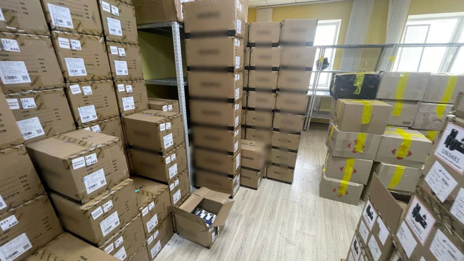 В Днепре разоблачили продавцов поддельных вейпов с оборотом 5 млн грн ежемесячно (ФОТО, ВИДЕО)