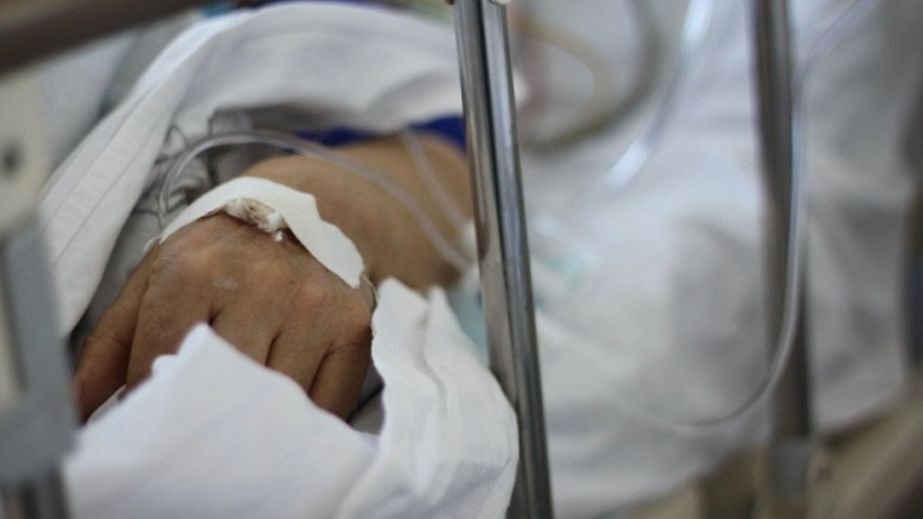 У Дніпрі рятують бійця, поруч з яким впали дві авіабомби (ВІДЕО)