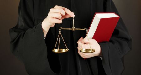 В Днепре пенсионерка из-за лифта, который не работал месяц, судилась с управляющей компанией