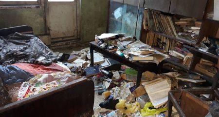В Кривом Роге женщина с ребенком превратила арендованную квартиру в свалку (ВИДЕО)