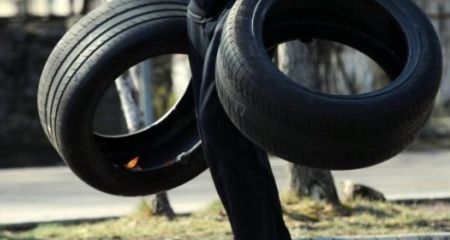 У Дніпрі ще з однієї автівки повністю зняли колеса (ФОТО)