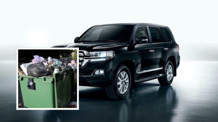В Днепре водитель Toyota протаранил мусорные баки (ВИДЕО)
