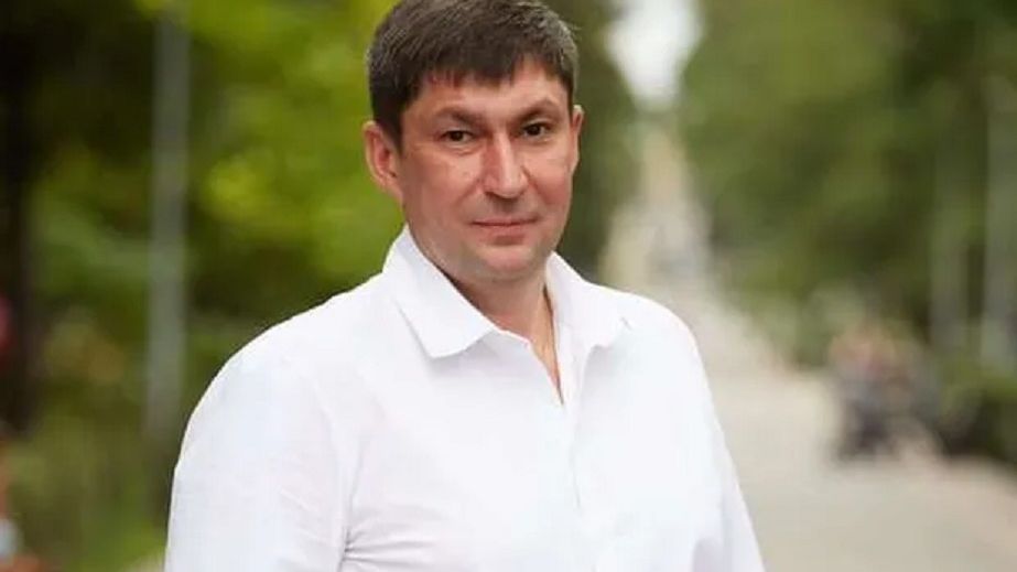 У прокуратурі підтвердили, що тіло знайденого на узбіччі чоловіка належить колишньому заступнику мера Кам'янського