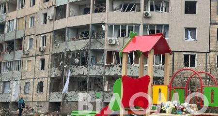 Патрульна поліція Кривого Рогу оприлюднила кадри перших хвилин після ракетного удару (ВІДЕО)