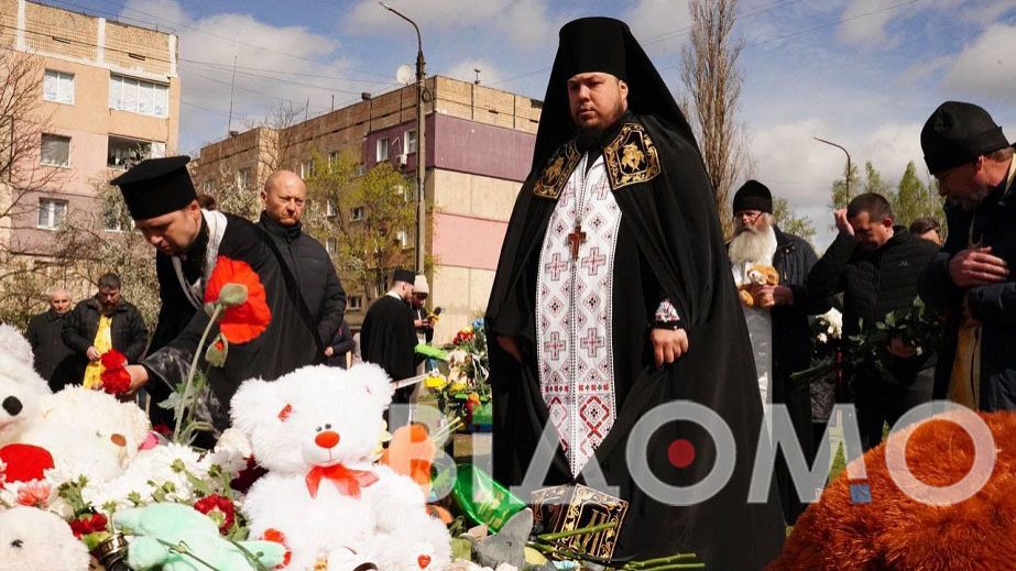 У Кривому Розі пройшла панахида за загиблими внаслідок ракетного удару (ФОТО)