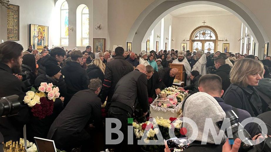 Загинули разом: у Кривому Розі попрощалися з 15-річними закоханими, яких вбила російська ракета (ФОТО, ВІДЕО)