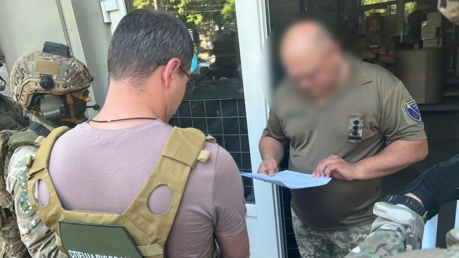 Придбав майна на 350 тисяч доларів: на Дніпропетровщині судитимуть колишнього воєнкома (ВІДЕО)